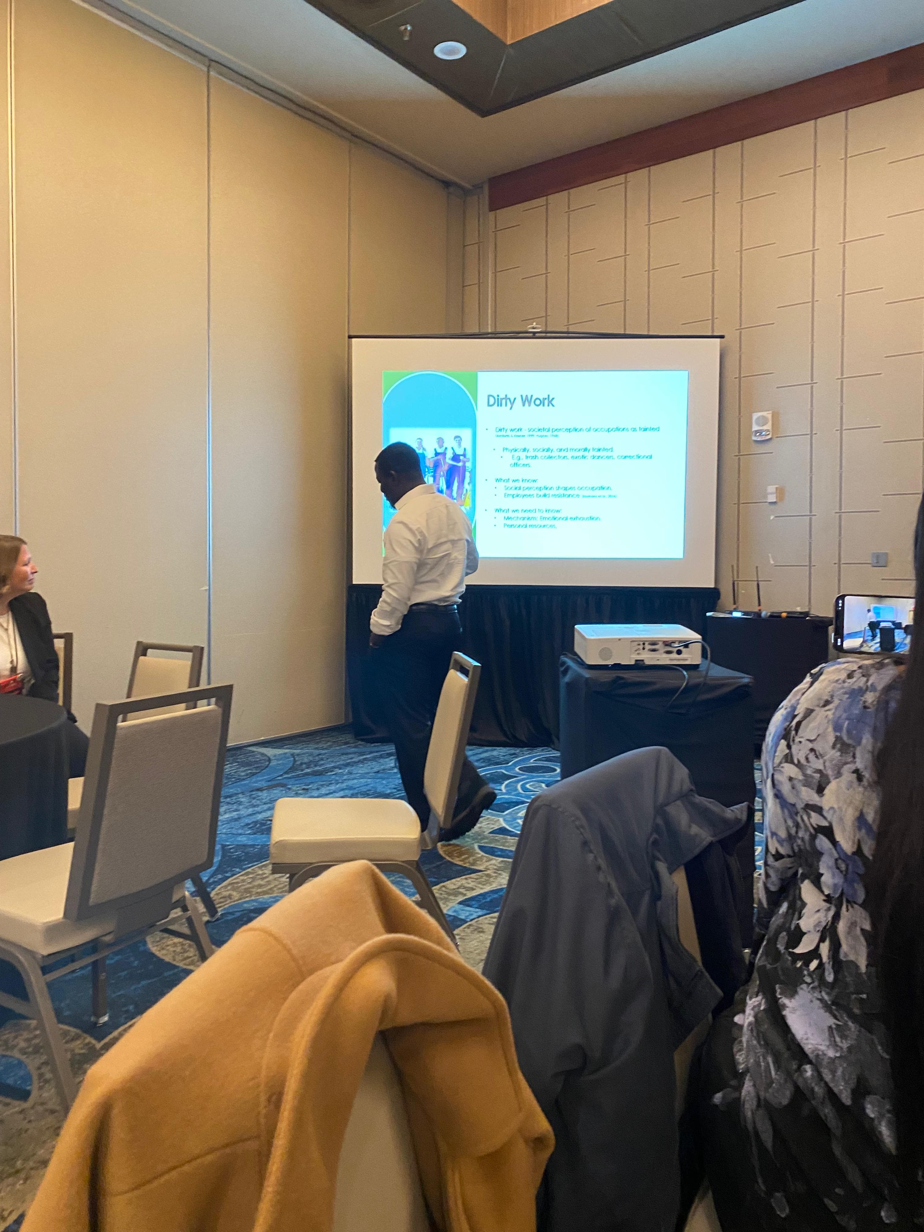 Sodiq Babatunde presenting his dirty-work research at the 2025 Southern Management Association Annual Meeting